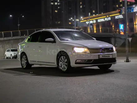 Volkswagen Passat 2014 года за 7 000 000 тг. в Алматы – фото 18
