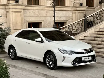 Toyota Camry 2017 года за 12 800 000 тг. в Шымкент