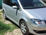 Volkswagen Touran 2008 года за 3 800 000 тг. в Тараз – фото 5