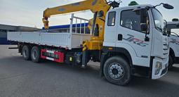 FAW  новый бортовой грузовик с краном манипулятором манипулятор faw китай 2025 года в Алматы – фото 2