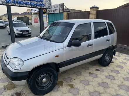 Chevrolet Niva 2004 года за 2 000 000 тг. в Атырау – фото 3