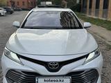 Toyota Camry 2019 года за 14 000 000 тг. в Актобе – фото 2