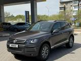 Volkswagen Touareg 2011 года за 9 200 000 тг. в Караганда