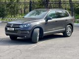Volkswagen Touareg 2011 года за 9 200 000 тг. в Караганда – фото 2