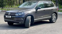 Volkswagen Touareg 2011 года за 9 200 000 тг. в Караганда – фото 2