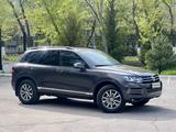Volkswagen Touareg 2011 года за 9 200 000 тг. в Караганда – фото 5