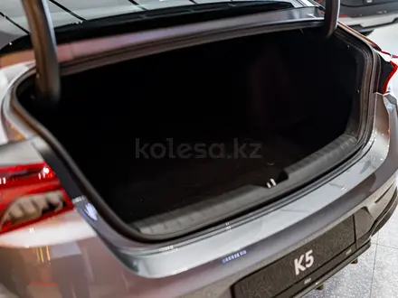 Kia K5 Luxe 2026 года за 14 490 000 тг. в Алматы – фото 26