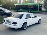 Mercedes-Benz E 320 1993 года за 2 100 000 тг. в Алматы – фото 4