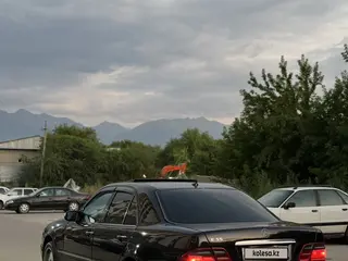 Mercedes-Benz E 320