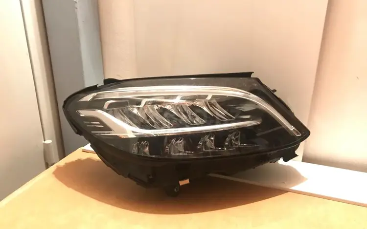 Фара правая Mercedes c205 205 рестайлинг за 160 000 тг. в Астана