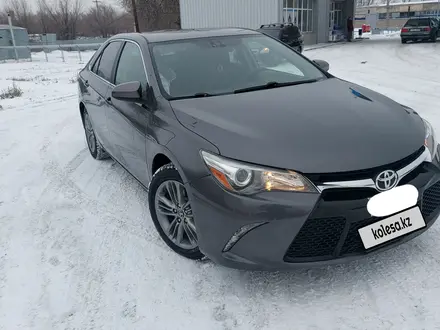 Toyota Camry 2015 года за 9 600 000 тг. в Уральск – фото 2