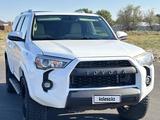 Toyota 4Runner 2015 годаүшін14 000 000 тг. в Атырау – фото 2