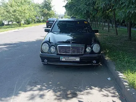 Mercedes-Benz E 320 1995 года за 2 500 000 тг. в Алматы – фото 5