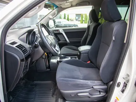 Toyota Land Cruiser Prado 2015 года за 15 790 000 тг. в Алматы – фото 10