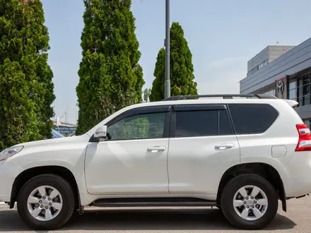 Toyota Land Cruiser Prado 2015 года за 15 790 000 тг. в Алматы – фото 3