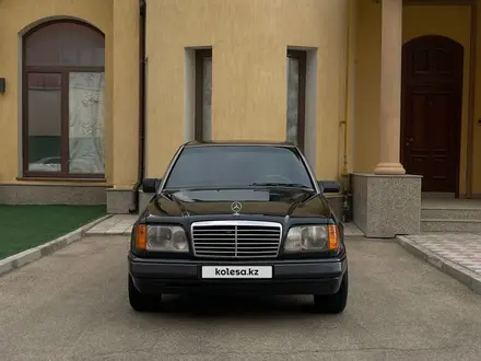 Mercedes-Benz E 200 1995 года за 2 100 000 тг. в Актау – фото 2