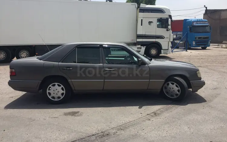 Mercedes-Benz E 220 1994 года за 4 200 000 тг. в Шымкент