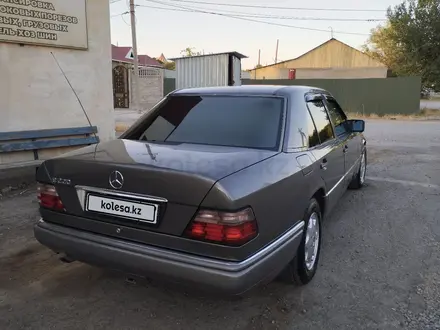 Mercedes-Benz E 220 1994 года за 4 200 000 тг. в Шымкент – фото 14