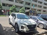 Hyundai Santa Fe 2020 года за 14 300 000 тг. в Алматы