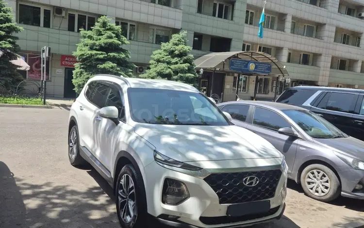 Hyundai Santa Fe 2020 года за 14 300 000 тг. в Алматы