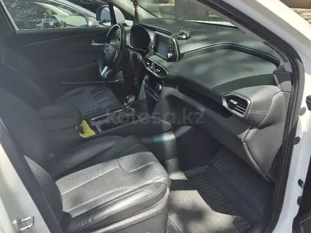 Hyundai Santa Fe 2020 года за 14 300 000 тг. в Алматы – фото 13