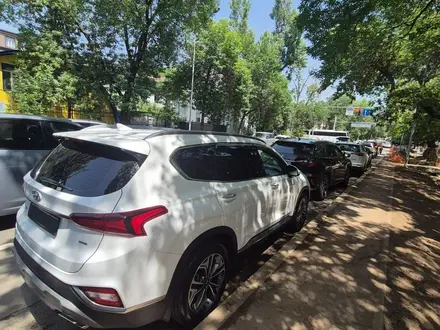 Hyundai Santa Fe 2020 года за 14 300 000 тг. в Алматы – фото 2