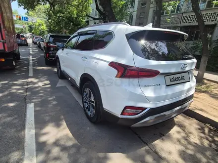 Hyundai Santa Fe 2020 года за 14 300 000 тг. в Алматы – фото 3