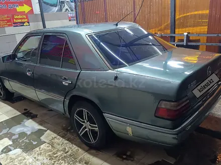 Mercedes-Benz E 220 1994 года за 2 000 000 тг. в Талгар – фото 11