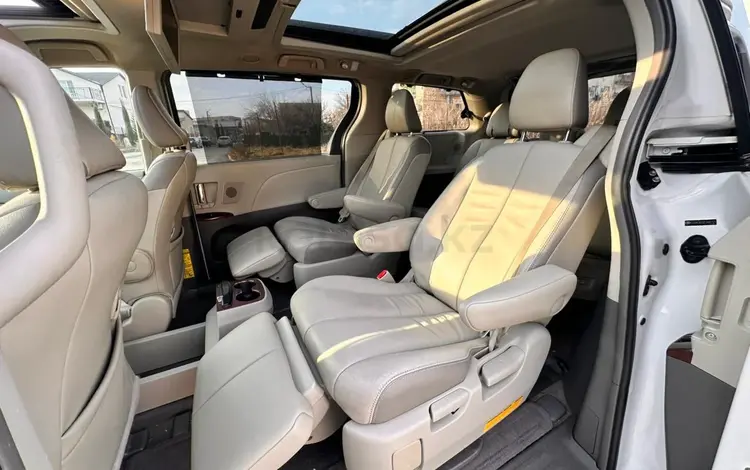 Toyota Sienna 2014 годаүшін11 000 000 тг. в Уральск