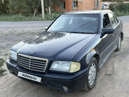 Mercedes-Benz C 180 1995 года за 700 000 тг. в Караганда