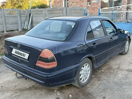 Mercedes-Benz C 180 1995 года за 700 000 тг. в Караганда – фото 3