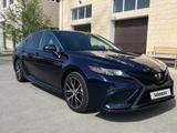 Toyota Camry 2021 года за 11 500 000 тг. в Атырау