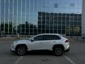 Toyota RAV4 2021 года за 14 000 000 тг. в Актобе – фото 2
