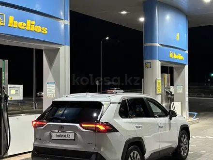Toyota RAV4 2021 года за 14 000 000 тг. в Актобе – фото 8