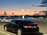 Toyota Camry 2019 года за 13 800 000 тг. в Актобе – фото 3