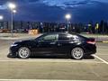 Toyota Camry 2019 года за 13 800 000 тг. в Актобе – фото 2
