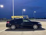Toyota Camry 2019 года за 13 800 000 тг. в Актобе – фото 5