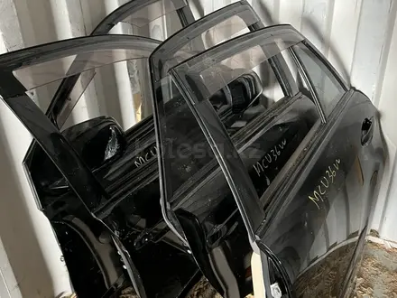 Двери передние задние LEXUS RX300 RX350 за 1 000 тг. в Астана