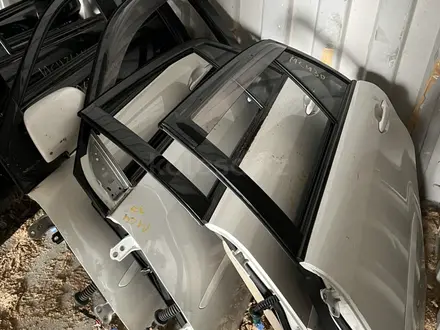Двери передние задние LEXUS RX300 RX350 за 1 000 тг. в Астана – фото 2