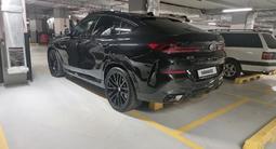 BMW X6 2023 года за 57 000 000 тг. в Костанай – фото 2