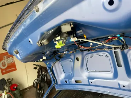 Замок крышки багажника Hyundai Optima, Sonata, K5. LF. Установка. за 15 000 тг. в Алматы – фото 4