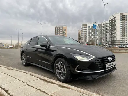Hyundai Sonata 2019 года за 11 300 000 тг. в Астана – фото 2