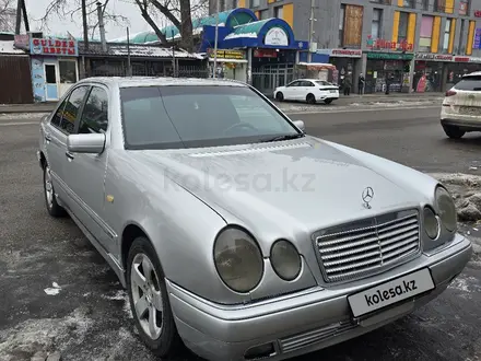 Mercedes-Benz E 320 1996 года за 3 200 000 тг. в Алматы – фото 2