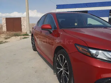 Toyota Camry 2020 года за 9 900 000 тг. в Актау – фото 4