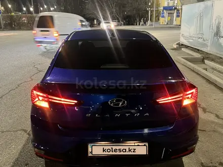 Hyundai Elantra 2019 года за 7 700 000 тг. в Атырау – фото 2