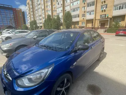 Hyundai Solaris 2011 года за 4 300 000 тг. в Актобе – фото 2