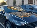 Hyundai Sonata 2023 года за 12 300 000 тг. в Астана – фото 2