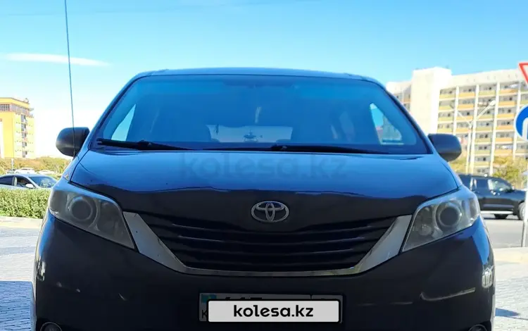 Toyota Sienna 2014 года за 13 000 000 тг. в Актау