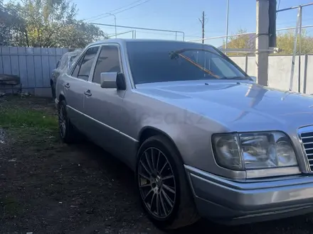 Mercedes-Benz E 280 1994 года за 2 600 000 тг. в Алматы – фото 2