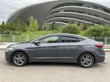 Hyundai Elantra 2018 годаfor7 950 000 тг. в Астана – фото 3